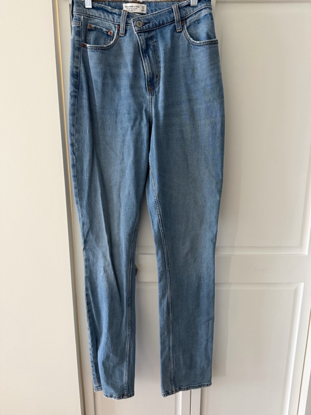Abercrombie Curve Love 90s Slim Straight Jeans - Criss Cross Button - 27/4L